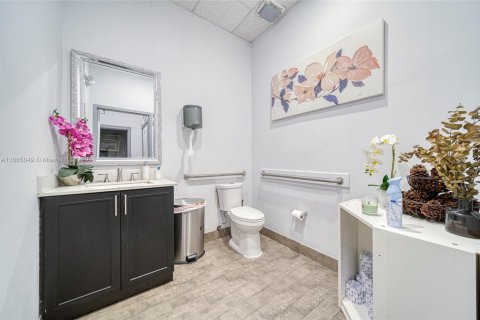 Commercial property in Miami, Florida № 1874936 - photo 18
