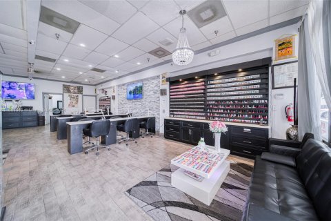 Commercial property in Miami, Florida № 1874936 - photo 13