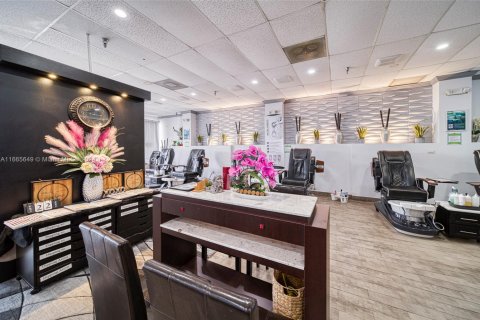 Commercial property in Miami, Florida № 1874936 - photo 9
