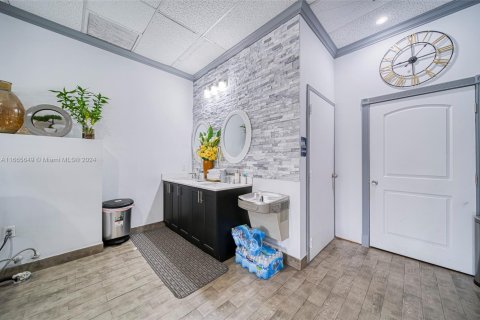Commercial property in Miami, Florida № 1874936 - photo 19