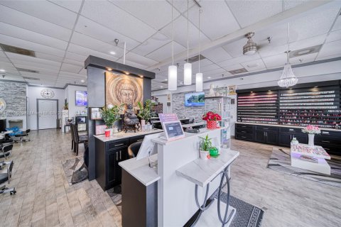 Commercial property in Miami, Florida № 1874936 - photo 3