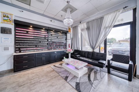Commercial property in Miami, Florida № 1874936 - photo 11