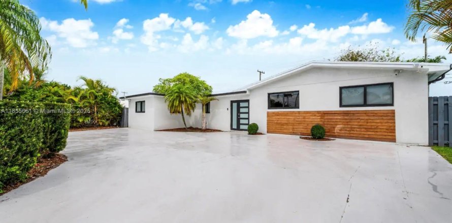 Villa ou maison à Cutler Bay, Floride 5 chambres, 192.21 m2 № 1977453