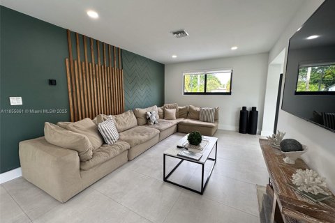 Villa ou maison à louer à Cutler Bay, Floride: 5 chambres, 192.21 m2 № 1977453 - photo 5