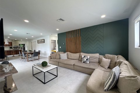 Villa ou maison à louer à Cutler Bay, Floride: 5 chambres, 192.21 m2 № 1977453 - photo 4