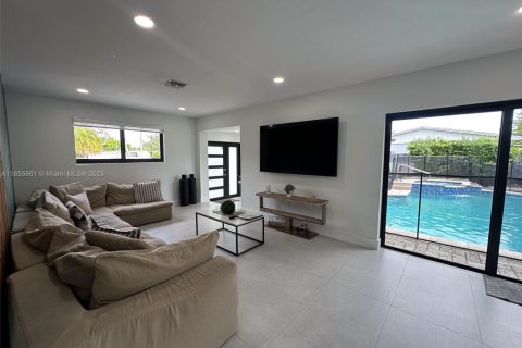 Villa ou maison à louer à Cutler Bay, Floride: 5 chambres, 192.21 m2 № 1977453 - photo 7