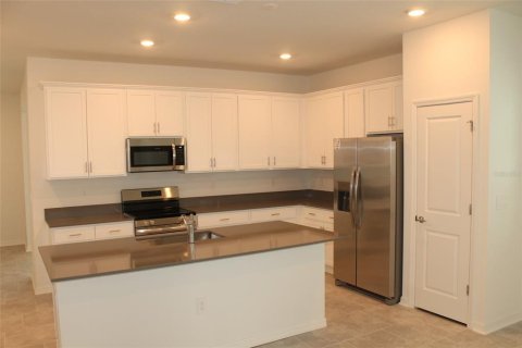 House in Apopka, Florida 3 bedrooms, 198.07 sq.m. № 2207009 - photo 7