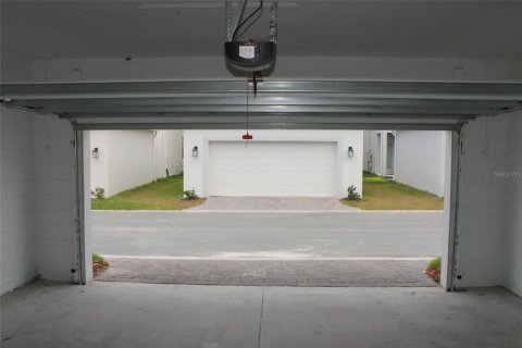 House in Apopka, Florida 3 bedrooms, 198.07 sq.m. № 2207009 - photo 25