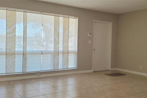 Villa ou maison à louer à Hollywood, Floride: 3 chambres, 128.76 m2 № 2031214 - photo 10