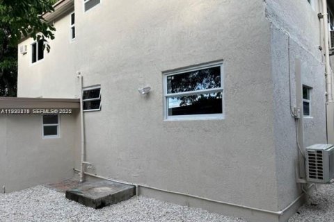 Casa en alquiler en Miami, Florida, 1 dormitorio, 46.45 m2 № 1982158 - foto 4