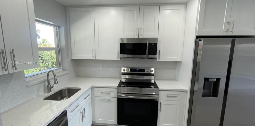 Condo in Sunrise, Florida, 2 bedrooms  № 1940633