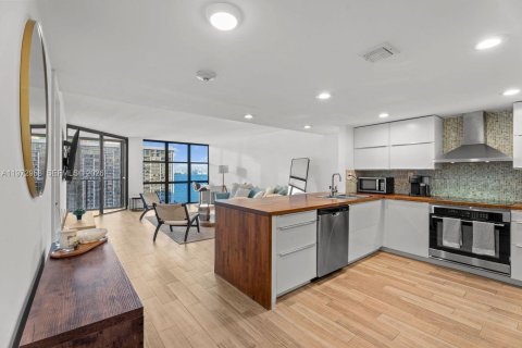 Condo in Miami, Florida, 1 bedroom № 2090540 - photo 4