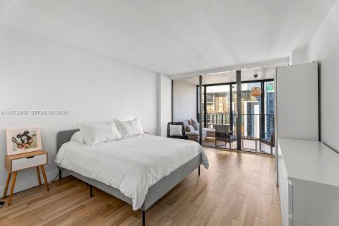 Condo in Miami, Florida, 1 bedroom № 2090540 - photo 11
