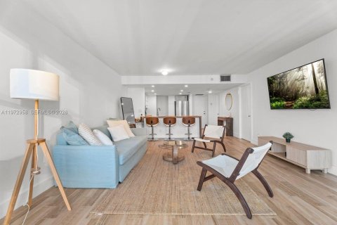 Condo in Miami, Florida, 1 bedroom № 2090540 - photo 7