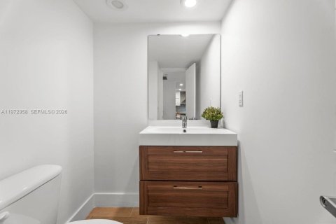 Condo in Miami, Florida, 1 bedroom № 2090540 - photo 13