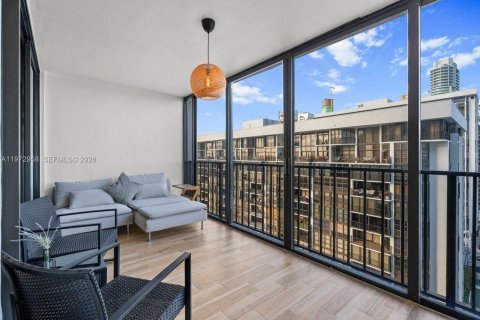 Condo in Miami, Florida, 1 bedroom № 2090540 - photo 2