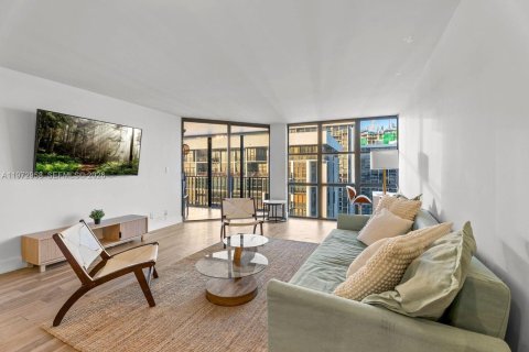 Condo in Miami, Florida, 1 bedroom № 2090540 - photo 6