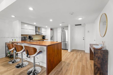 Condo in Miami, Florida, 1 bedroom № 2090540 - photo 8