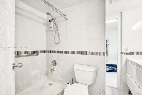 Copropriété à vendre à Sunny Isles Beach, Floride: 1 chambre, 87.61 m2 № 2049026 - photo 16