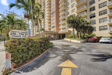 Copropriété à vendre à Sunny Isles Beach, Floride: 1 chambre, 87.61 m2 № 2049026 - photo 2