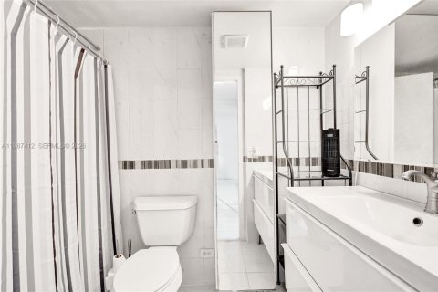 Copropriété à vendre à Sunny Isles Beach, Floride: 1 chambre, 87.61 m2 № 2049026 - photo 15