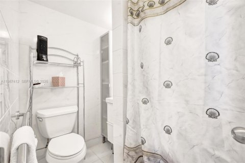 Copropriété à vendre à Sunny Isles Beach, Floride: 1 chambre, 87.61 m2 № 2049026 - photo 18