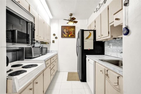 Copropriété à vendre à Sunny Isles Beach, Floride: 1 chambre, 87.61 m2 № 2049026 - photo 11