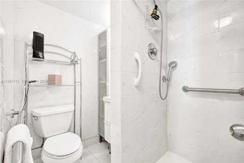 Copropriété à vendre à Sunny Isles Beach, Floride: 1 chambre, 87.61 m2 № 2049026 - photo 17
