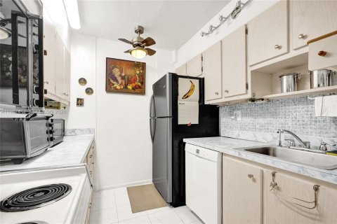 Copropriété à vendre à Sunny Isles Beach, Floride: 1 chambre, 87.61 m2 № 2049026 - photo 10