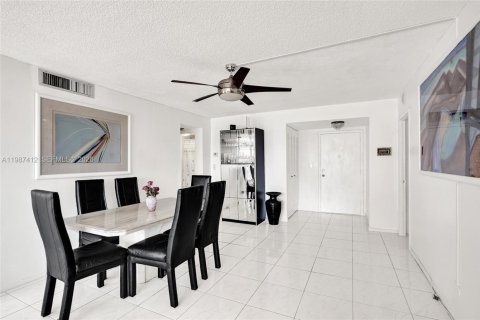 Copropriété à vendre à Sunny Isles Beach, Floride: 1 chambre, 87.61 m2 № 2049026 - photo 6