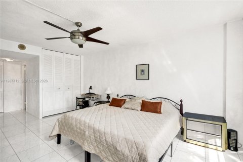 Copropriété à vendre à Sunny Isles Beach, Floride: 1 chambre, 87.61 m2 № 2049026 - photo 8