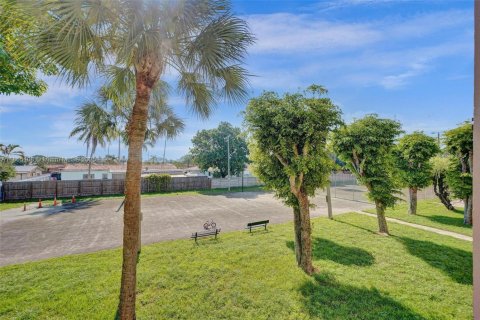 Condo in Hialeah, Florida, 1 bedroom  № 1893411 - photo 25