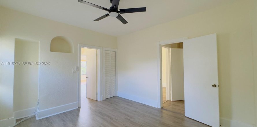 Apartment in Fort Lauderdale, Florida 2 bedrooms, 95.5 sq.m. № 1987829