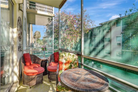 Condo in Miami, Florida, 2 bedrooms  № 1763857 - photo 6