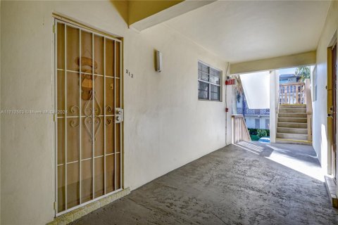 Condo in Miami, Florida, 2 bedrooms  № 1763857 - photo 24