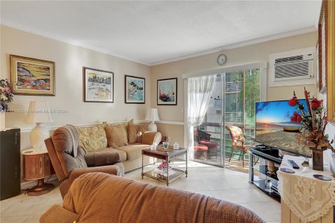 Condo in Miami, Florida, 2 bedrooms  № 1763857 - photo 3