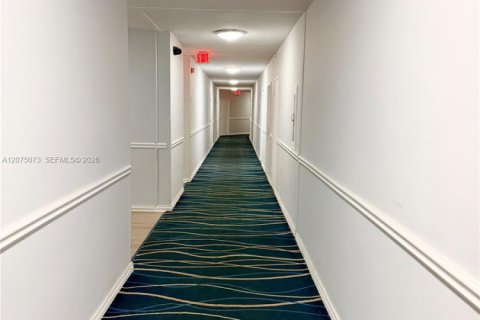 Condominio en alquiler en Hollywood, Florida, 1 dormitorio, 78.69 m2 № 2312219 - foto 17