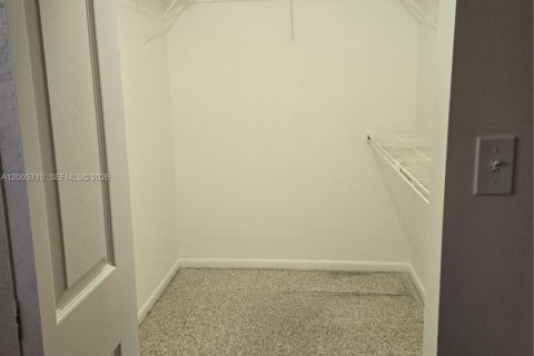 Condo in Tamarac, Florida, 2 bedrooms № 2170658 - photo 11