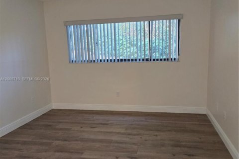 Condo in Tamarac, Florida, 2 bedrooms № 2170658 - photo 14