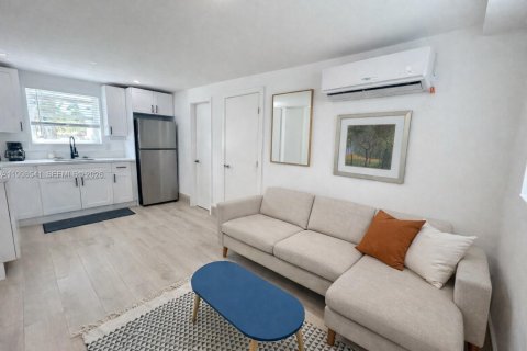 Apartamento en alquiler en Hollywood, Florida, 1 dormitorio, 721.11 m2 № 2060423 - foto 3