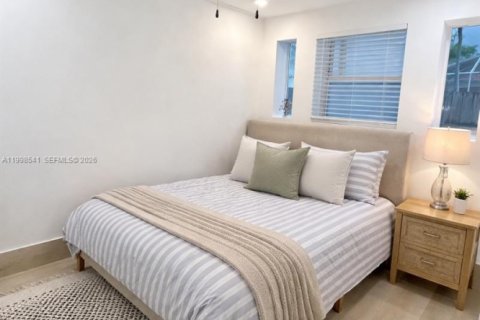 Apartamento en alquiler en Hollywood, Florida, 1 dormitorio, 721.11 m2 № 2060423 - foto 4