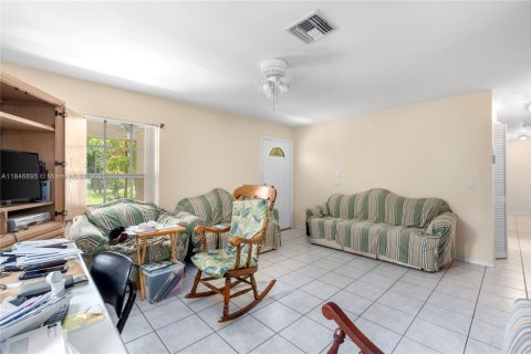 House in Punta Gorda, Florida 3 bedrooms, 130.06 sq.m. № 1846318 - photo 5