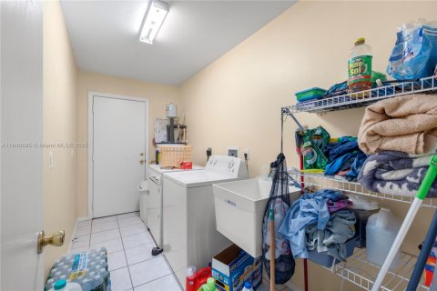 House in Punta Gorda, Florida 3 bedrooms, 130.06 sq.m. № 1846318 - photo 13