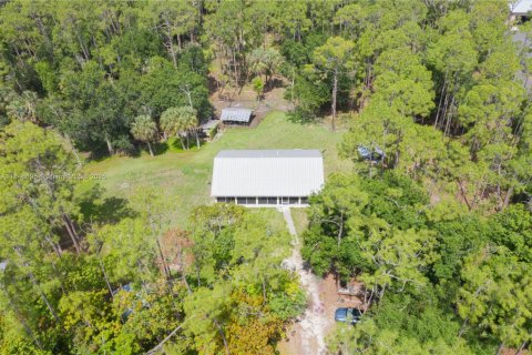 House in Punta Gorda, Florida 3 bedrooms, 130.06 sq.m. № 1846318 - photo 1