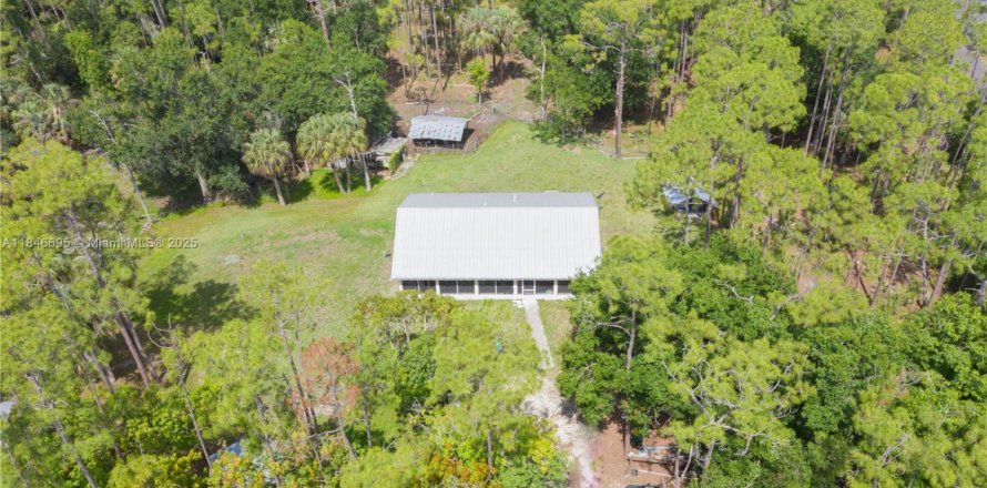 House in Punta Gorda, Florida 3 bedrooms, 130.06 sq.m. № 1846318