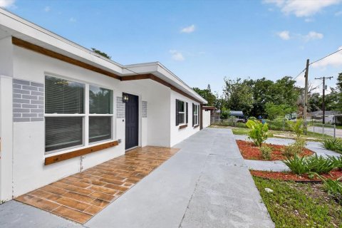 Villa ou maison à vendre à Tampa, Floride: 5 chambres, 175.59 m2 № 2091748 - photo 5