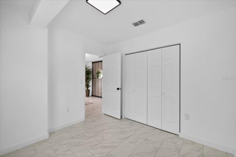 Villa ou maison à vendre à Tampa, Floride: 5 chambres, 175.59 m2 № 2091748 - photo 9