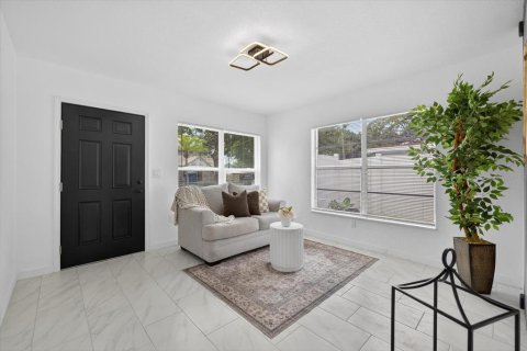 Villa ou maison à vendre à Tampa, Floride: 5 chambres, 175.59 m2 № 2091748 - photo 7