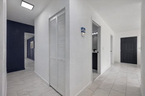 Villa ou maison à vendre à Tampa, Floride: 5 chambres, 175.59 m2 № 2091748 - photo 12