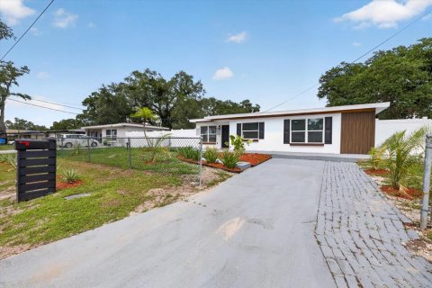 Villa ou maison à vendre à Tampa, Floride: 5 chambres, 175.59 m2 № 2091748 - photo 2
